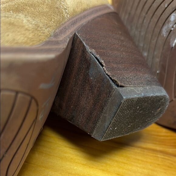 Limelight Tan Ankle Booties with 3” Stacked Heel - Women’s Size 6 Heeled Boots - Picture 5 of 12